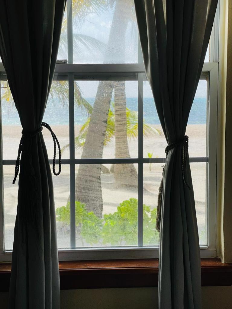 Royal Caribbean Resort San Pedro  Exteriör bild