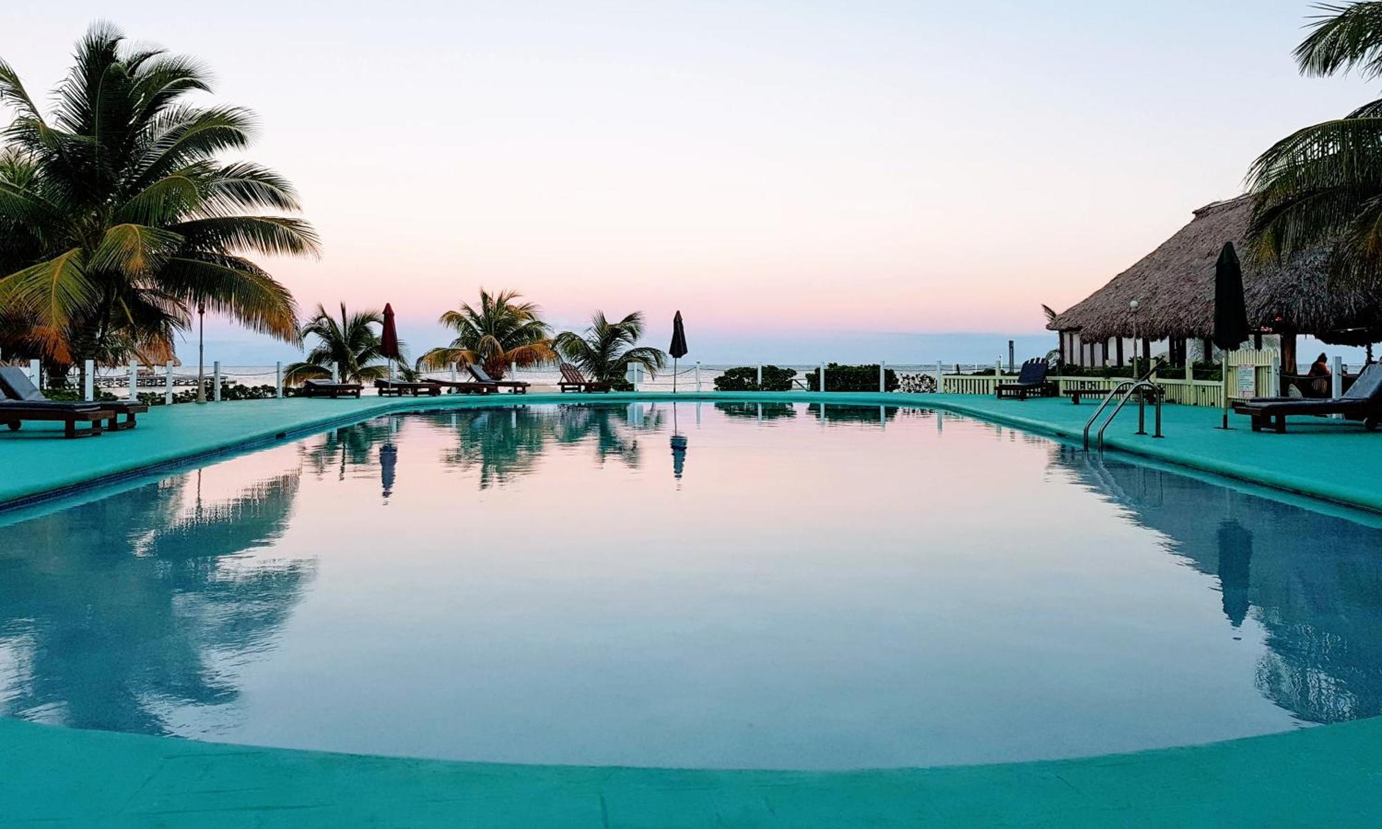 Royal Caribbean Resort San Pedro  Exteriör bild